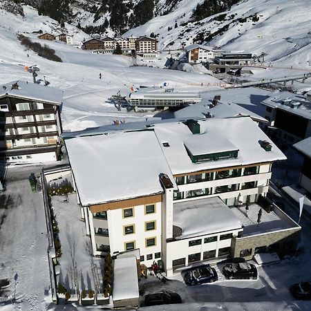 Hotel Albona Nova Zuers Экстерьер фото