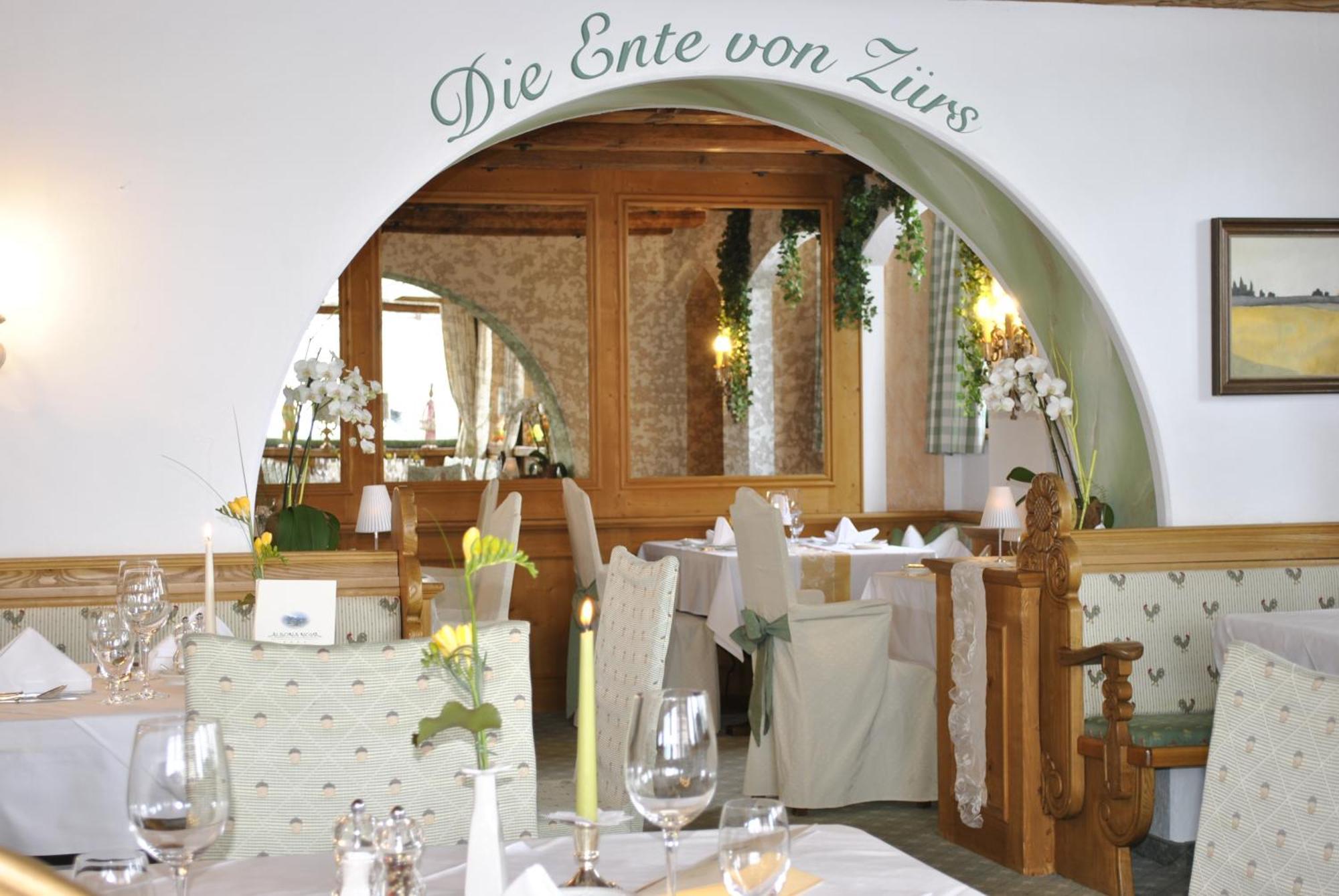 Hotel Albona Nova Zuers Экстерьер фото