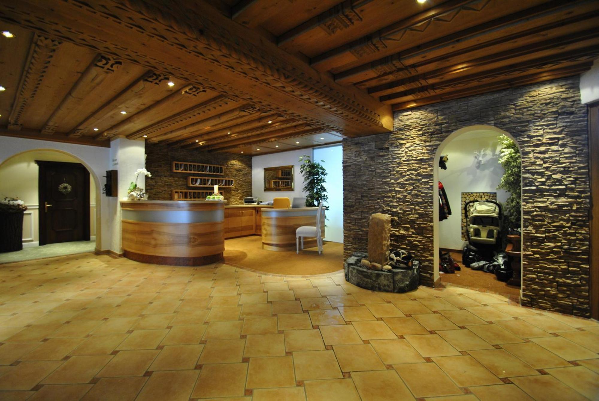 Hotel Albona Nova Zuers Экстерьер фото