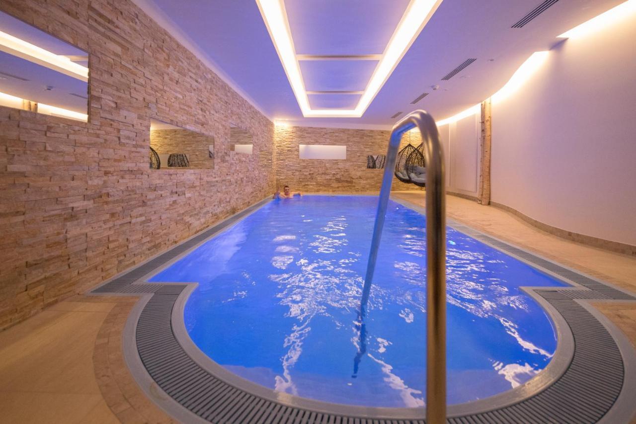 Hotel Albona Nova Zuers Экстерьер фото